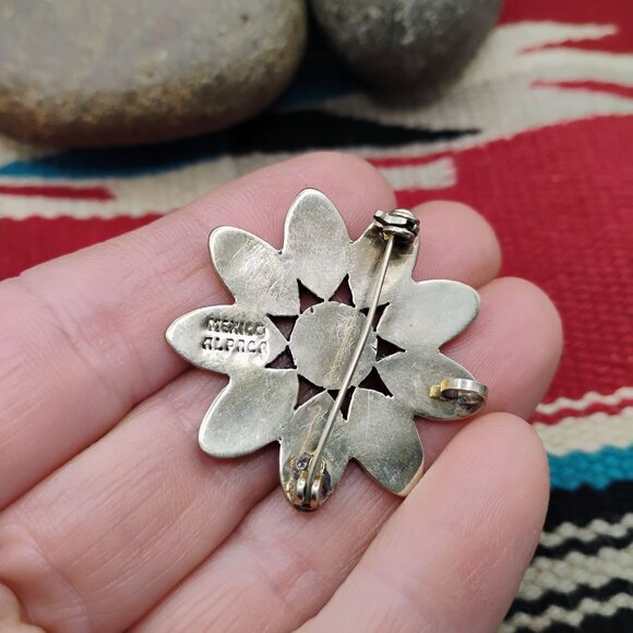 Vintage Mexico Alpaca Silver Crushed Inlay Turquoise Flower Brooch Pendant - Picture 5 of 6